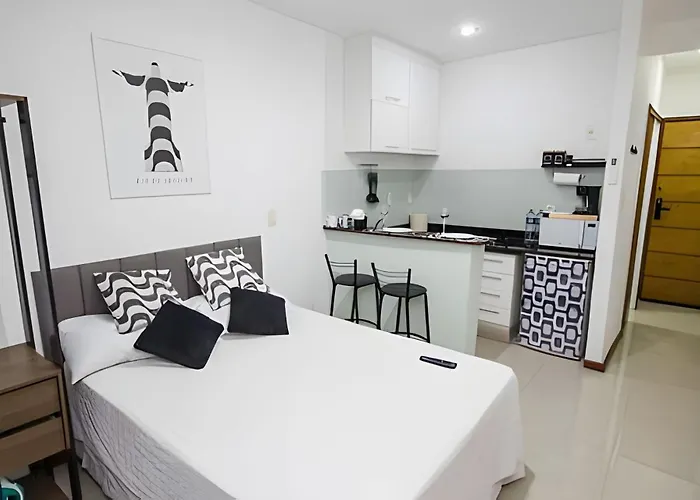 STUDIO - PRAIA de BOTAFOGO - 400m do Metrô Botafogo - Excelente Localização - Wi Fi - Bares, Restaurantes e 2 Grandes Shoppings - Portaria 24h - TV Claro e Steams Rio de Janeiro